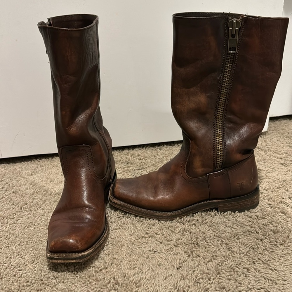 Frye Heath outside zip maple color size 6